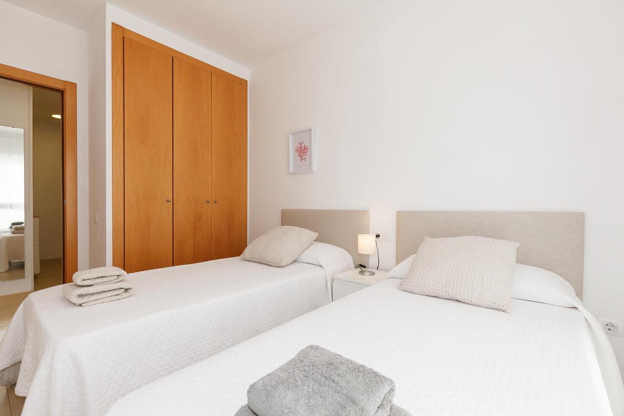 Uhc Els Pins Apartments Салоу Экстерьер фото